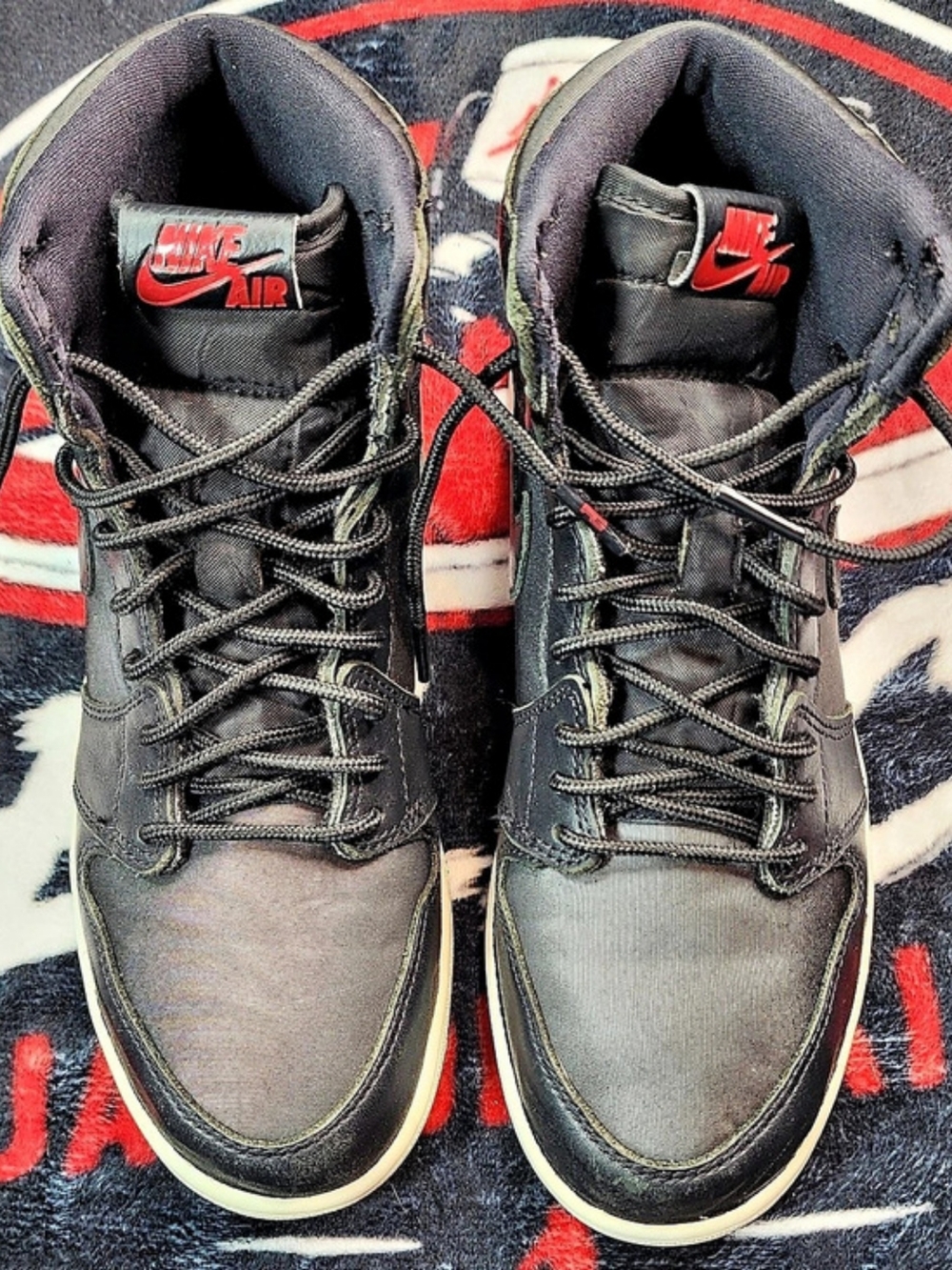 Nike Air Jordan 1 High-Top Sneakers in Black & Red US 7
